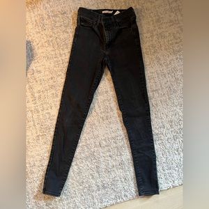 High-waisted black super skinny